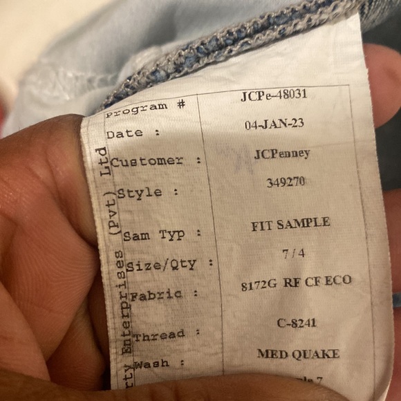 Arizona jeans, high rise, wide leg, distressed front and back seam detail size 7 - Picture 6 of 8